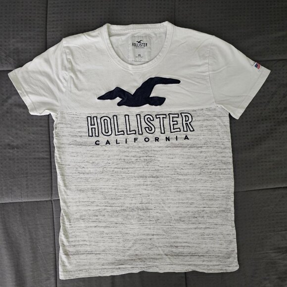 Hollister Logo Tshirt- Vintage - Picture 1 of 4